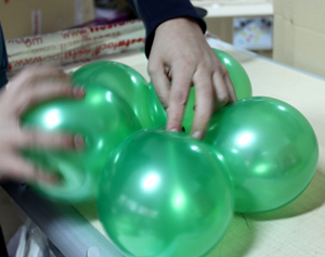 como hacer un arbol con globos