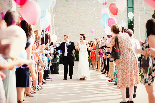 globos en vez de confeti en una boda
