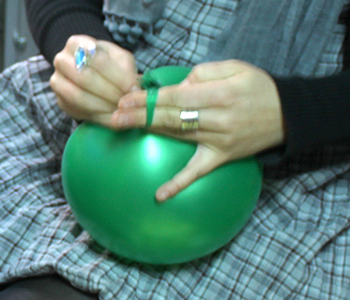 cómo hacer un duende con globos