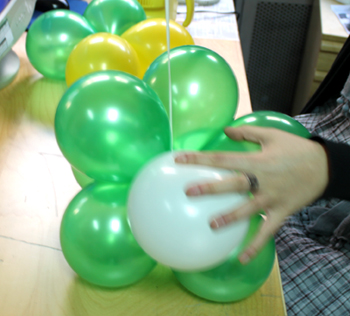 haciendo una decoración para San Patricio