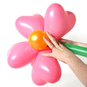 hacer una flor con globos