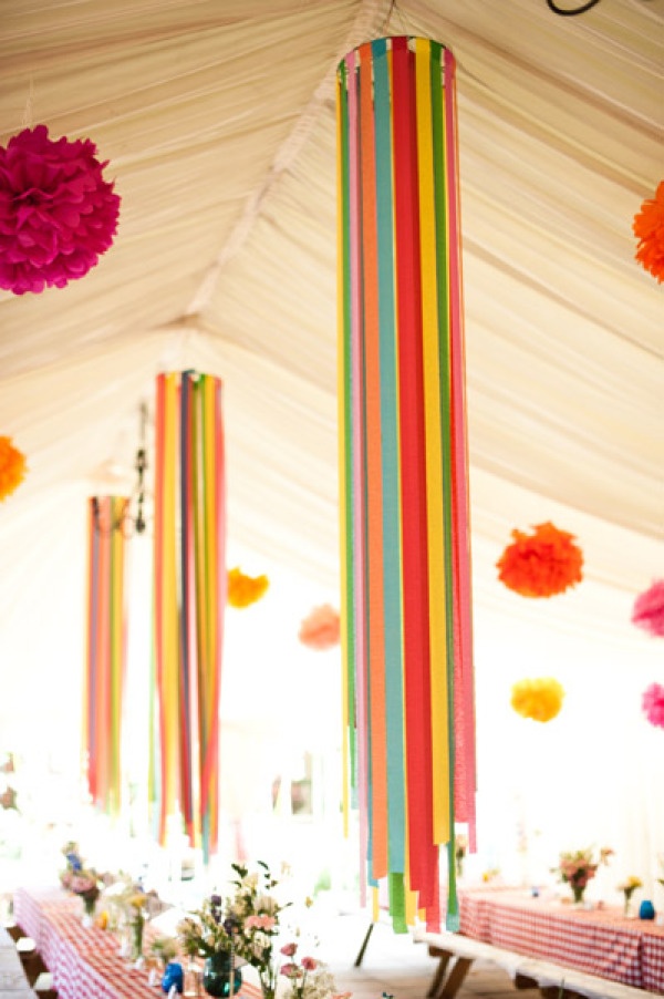 decoracion boda con pompones y cintas