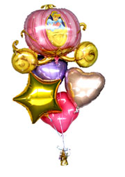 un ramillete de globos para una fiesta princesa